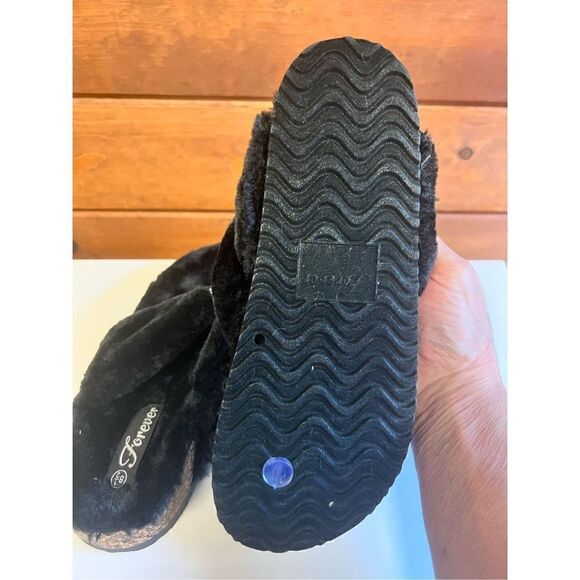 Forever Fuzzy Thong  Slippers Sz 8.5 Black NWOT - Picture 4 of 7